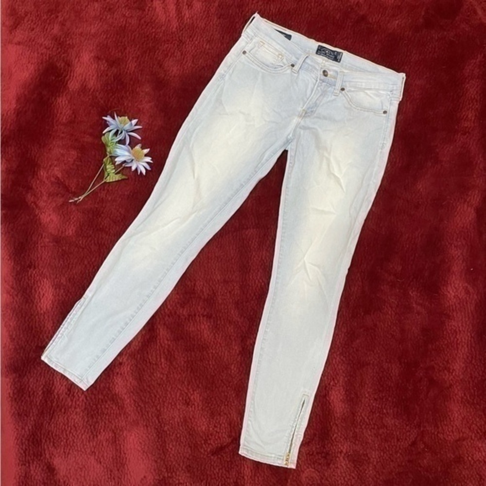 Lucky 🍀 Brand Zipper Ankle “Charlie Skinny” Light Wash Crop Jeans, Sz. 4 or 27